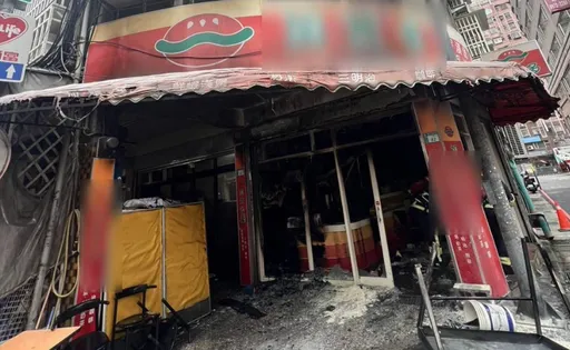 三重早餐店燒毀　一片燻黑慘狀曝光！用餐客人倉皇逃生