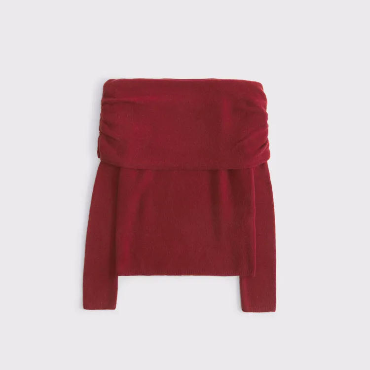 A&F紅色平口毛衣，2990元。品牌提供