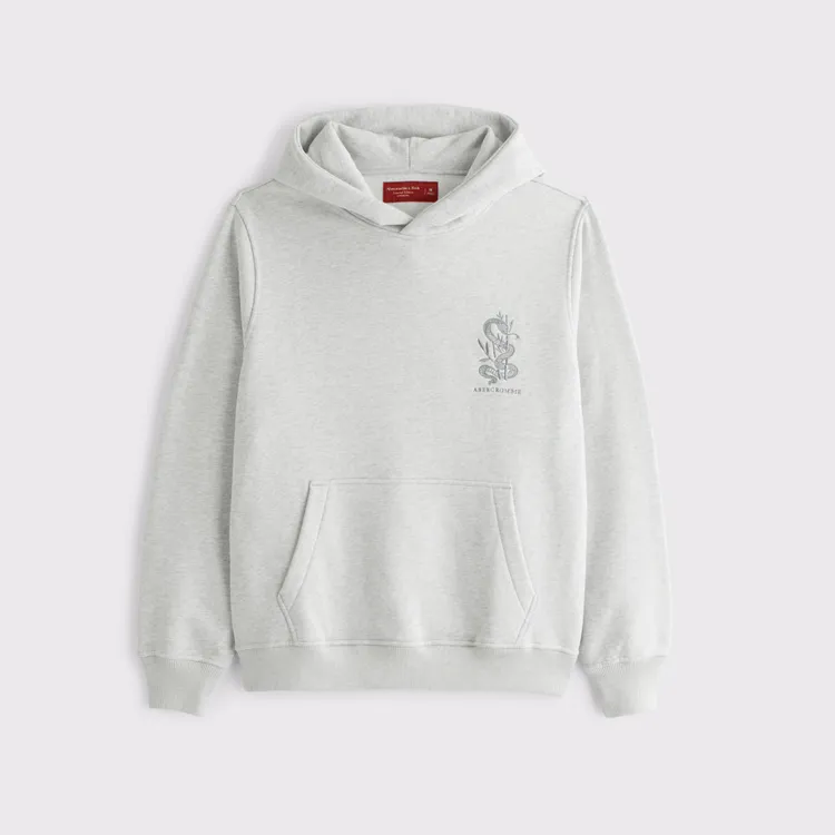 A&F灰色新春系列Logo連帽衛衣，3690元。品牌提供
