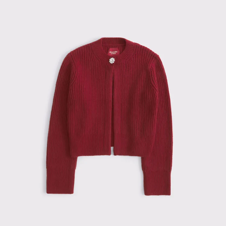 A&F紅色水鑽鈕扣針織開衫，2990元。品牌提供