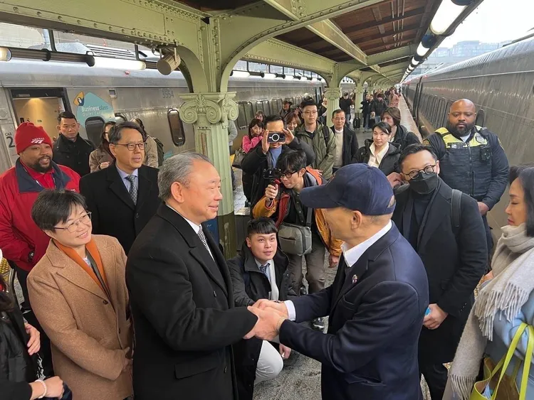 韓國瑜訪團在美國紐約聯合車站合影。代表團成員李彥秀提供