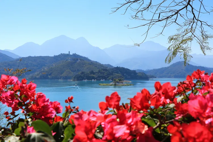 涵碧樓將奢華住宿、頂級年菜饗宴與傳統年節活動完美融合，讓住客在舒適與愉悅中迎接新歲，體驗濃濃的春節氛圍，是假期舒心首選。業者提供