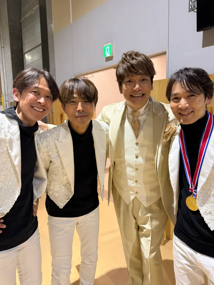 20th Century和主持人香取慎吾（右二）暌違多年同台。翻攝20th Century X