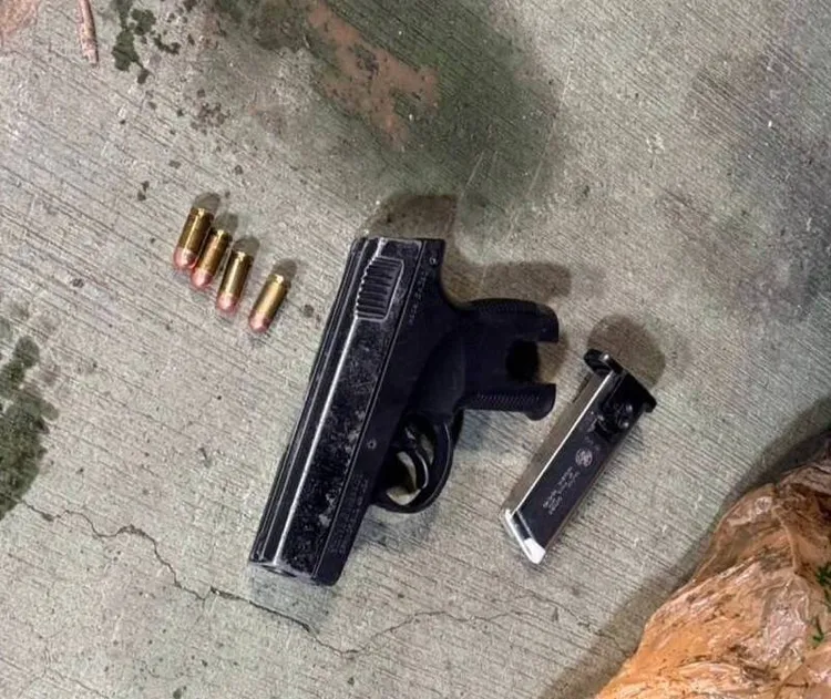 警方起出做案用槍枝。翻攝照片