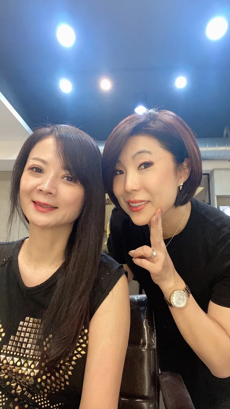 高欣欣（左）力挺創辦人龔金華。BeautyAgent提供