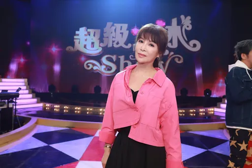 蔡秋鳳爆百萬銷量歌曲惹麻煩 遭黑衣人押走「驚恐過往」曝光