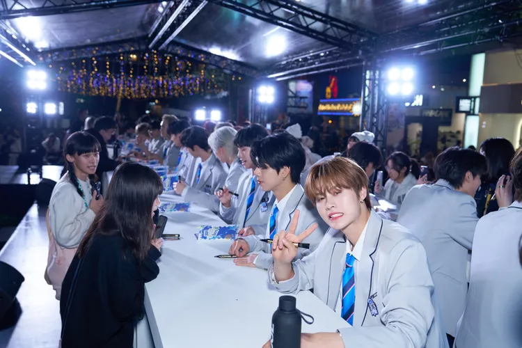 《SCOOL》32名選手限定簽名會連簽13小時。圖／天空娛樂提供