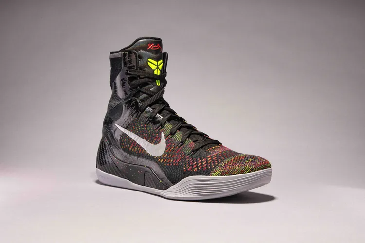 Kobe 9 Elite High Protro 「Masterpiece」保留經典Flyknit鞋面，並搭載現代React泡棉中底、全新外底抓地紋路。品牌提供