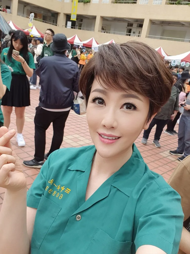 日前北一女120周年校慶，寇乃馨回母校。寇乃馨提供