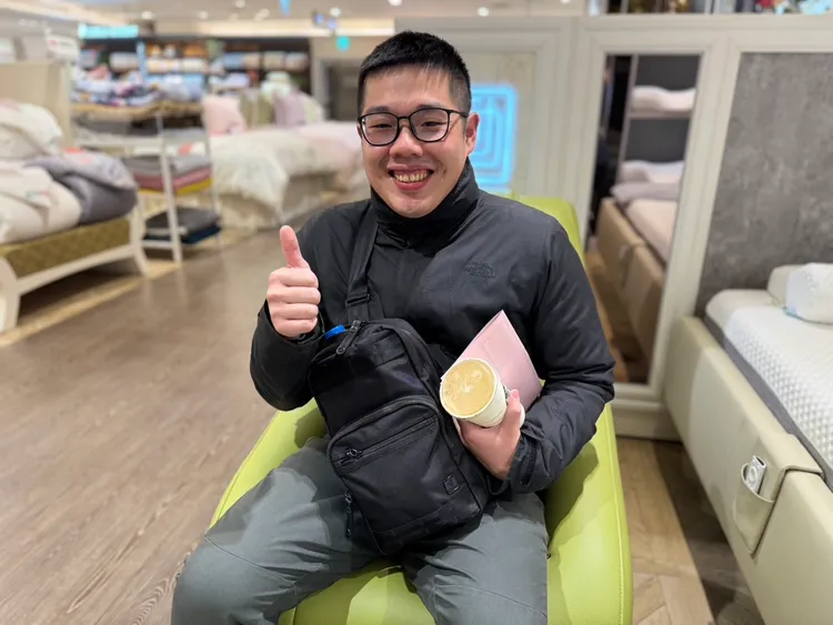 忠孝館9樓初一限量1000元福袋券大獎「Bgreen智慧運動養生椅#BR1」(市價128000元)由民眾陳先生獨得。SOGO提供