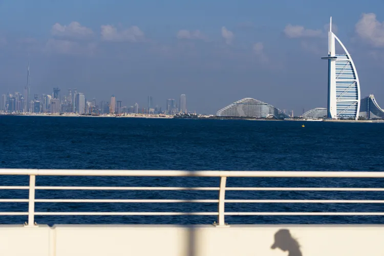 杜拜被網友批評為「喜歡炫富的人來的、沒靈魂的地方」。美聯社