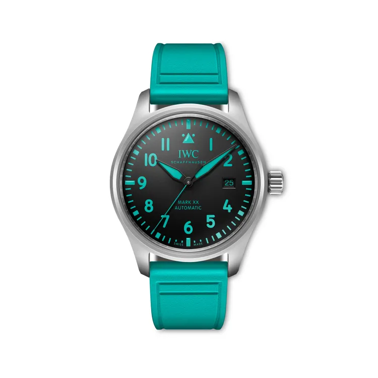 IWC馬克二十飛行員腕錶「Mercedes-AMG馬石油F1車隊」特別版，40mm，5級鈦金屬錶殼，黑色錶盤，藍綠色橡膠錶帶，IWC自製32111自動上鍊機芯，動力儲存120小時，防水深度100米。品牌提供