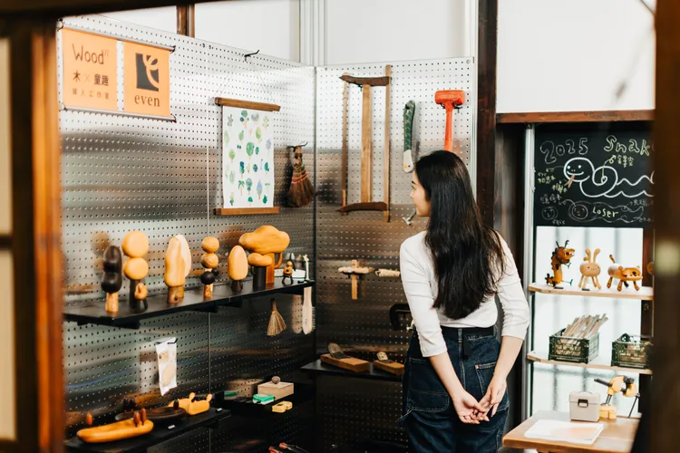 職人工作室｜微型展區-木藝品牌even studio以幽默語彙結合藝術與功能。業者提供