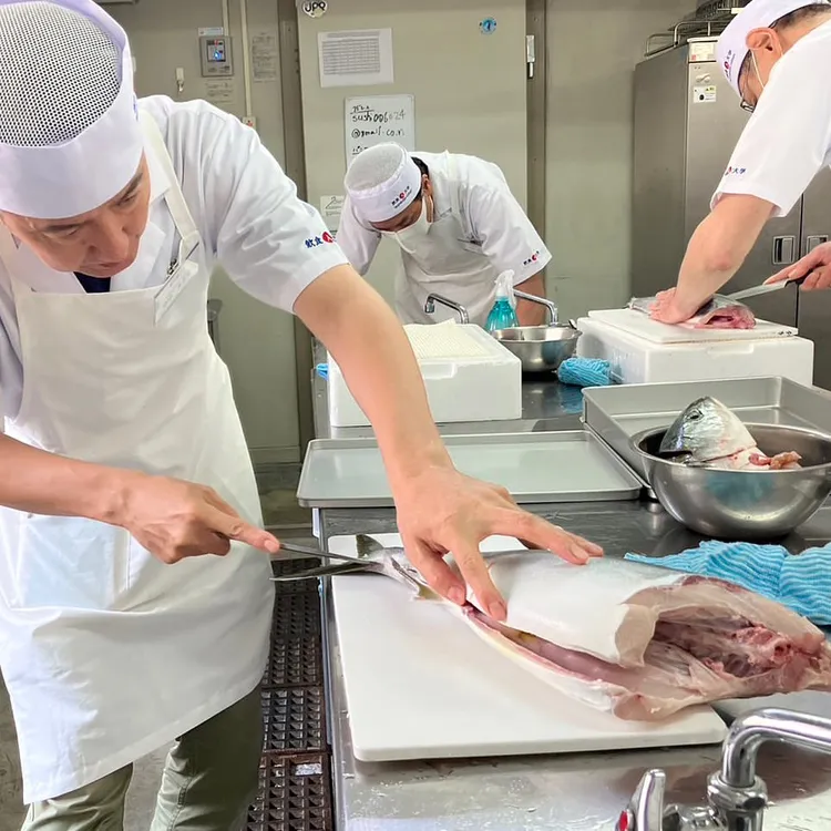 「飲食人大學」僅需3個月密集訓練，即能孕育出日式米其林星級餐廳搶手的餐飲人才。業者提供