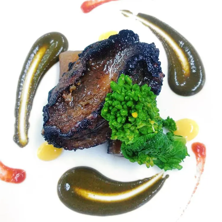 日式料理藝術也是課程相當重要的一門技藝。業者提供