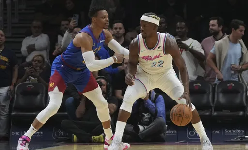 我回來了!巴特勒穿起八卦老爸45號球衣 重返熱火砍18分