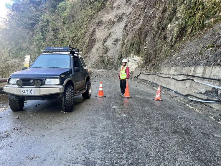 關山工務段已派遣廠商機具辦理搶災作業。關山工務段提供