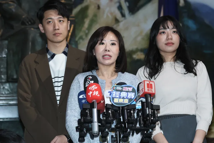 國民黨中常會 發言人楊智伃(右起)、文傳會主委李彥秀、副發言人鄧凱勛。彭欣偉攝