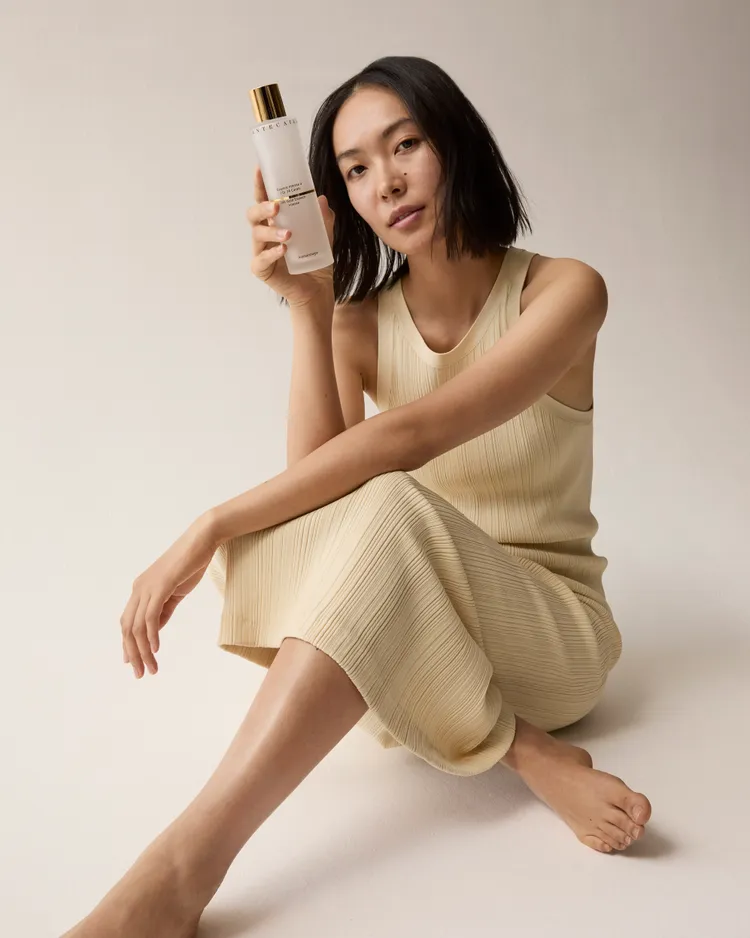 香緹卡推出品牌首款前導精華水。品牌提供