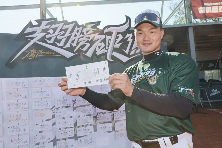 陳柏清也獲得大幅加薪。 台鋼雄鷹提供