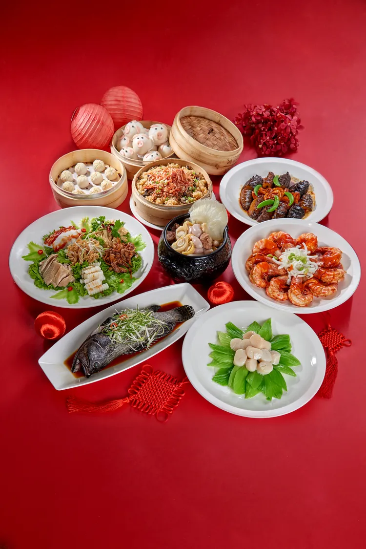 微風廣場上海茶樓2025 喜蛇臨門除夕團圓飯10人推薦價3萬2800元(5人推薦價1萬6800元)。業者提供