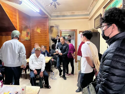 全員逃走中!連鞋子都掉了 原來是警察衝賭場逮22人