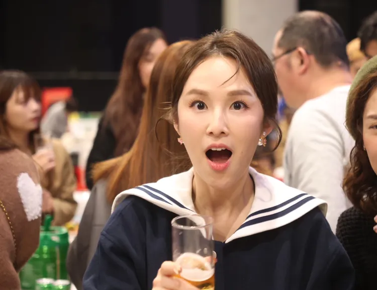 張齡予和記者打招呼表情可愛。攝影中心攝