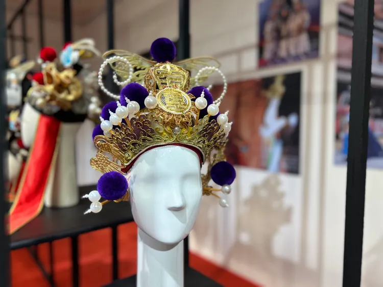 李育昇服裝冠盔展春節期間在中友百貨登場，中友提供