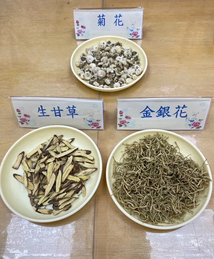 有抗病毒、解毒、清肺的作用的抗病毒銀菊甘草茶。院方提供