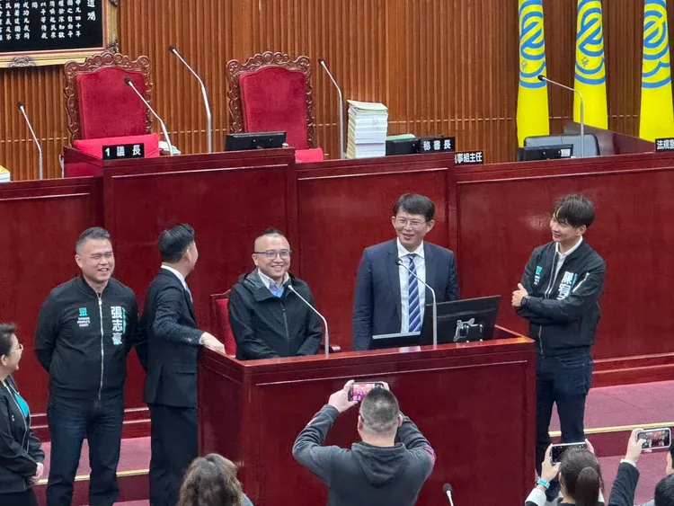 黃國昌參觀台北市議會議場。記者張綵茜攝