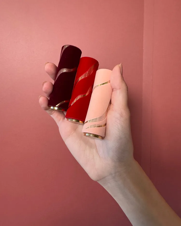 蘭蔻絕對完美唇膏絲絨霧感2025情人節限定版，各1480元。張家玲攝