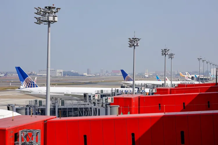  北登機廊廳趕工中，將在下半年優先投入營運。桃機提供