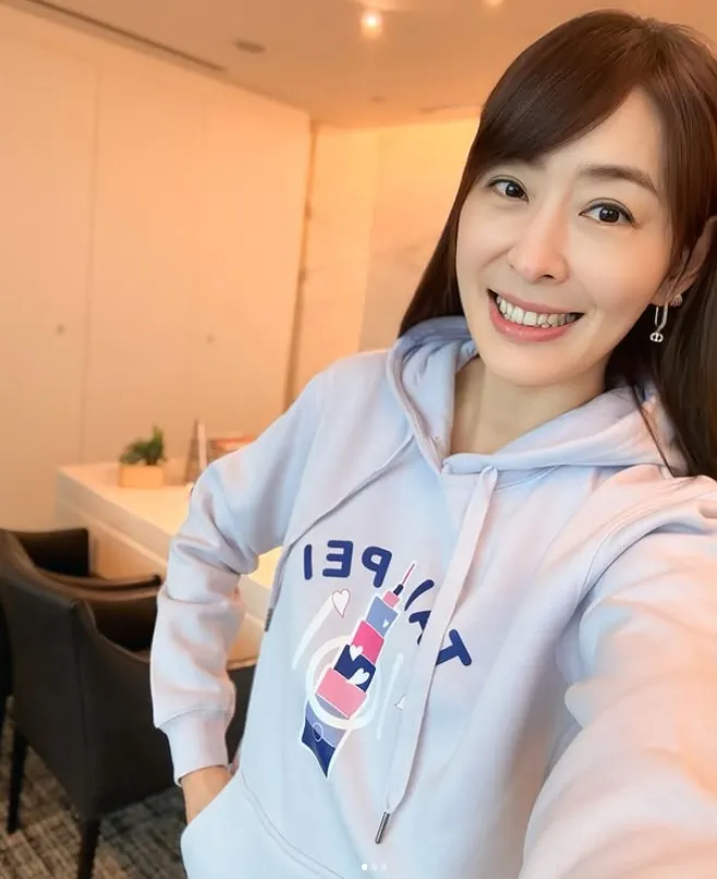 賈永婕賣永婕同心T又惹爭議。翻攝賈永婕IG