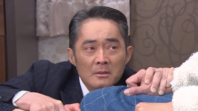 江國賓下跪求陳謙文原諒。三立提供