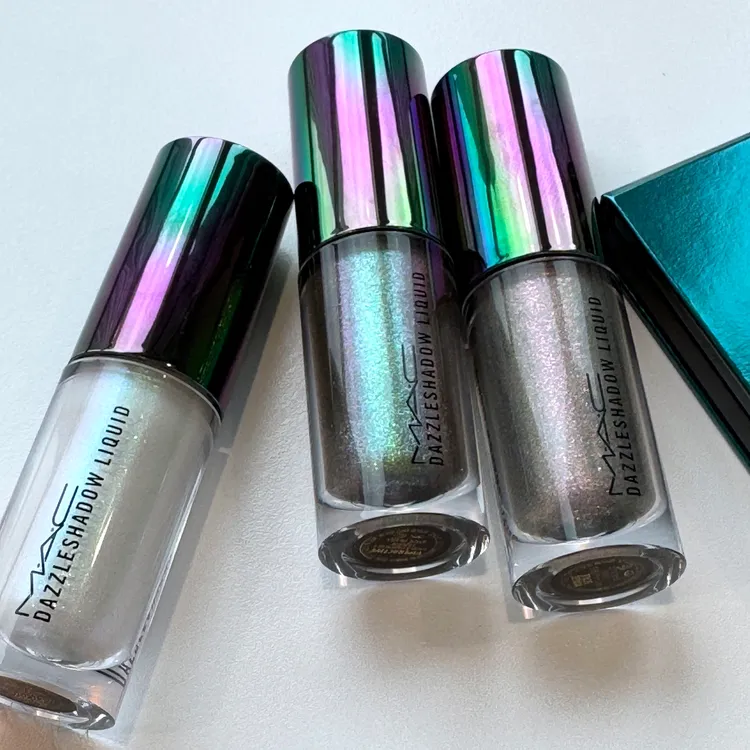 M.A.C蛇來運轉系列星光液態眼影，各1080元。張家玲攝