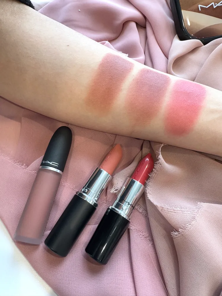 主打色（左至右）絲柔粉霧唇釉#951、極自我柔霧唇膏#627、超水感持色水唇膏#520。張家玲攝