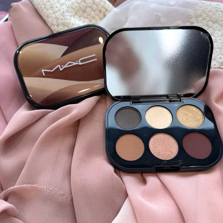 M.A.C嗜裸成癮玩色派對六色眼影盤#沙丘晨曦，1500元。張家玲攝