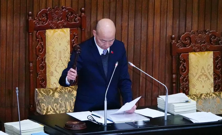 立法院今三讀通過警察人員人事條例第35條等條文修正案，讓警察退休後不工作也能領到8成薪水。記者莊宗達攝