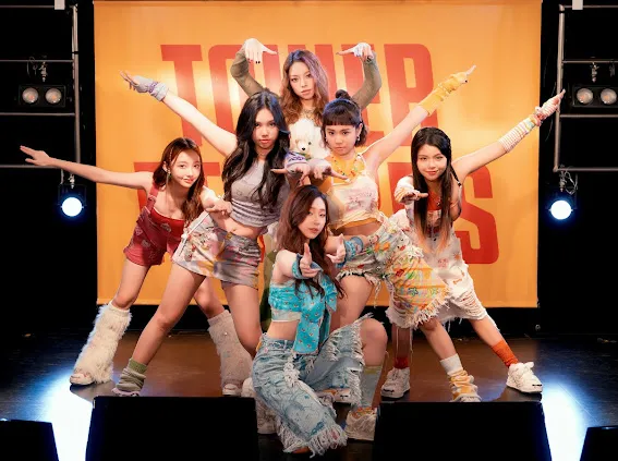 babyMINT在日本街頭快閃熱舞，吸引粉絲圍觀搶拍。圖／華研國際提供