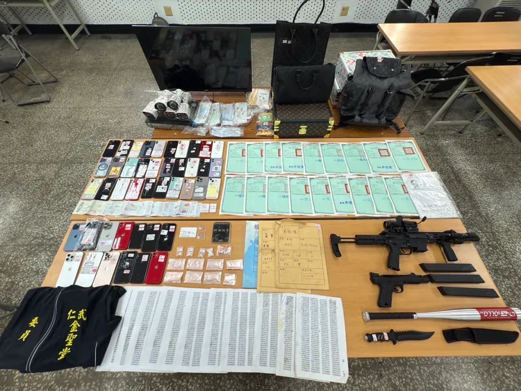 集團取名「請乘十」，專放高利貸並暴力討債，不從還會押人拍裸照、逼簽本票、抵押土地等。翻攝照片