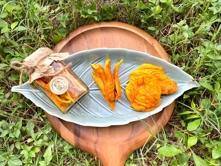 猴友善芒果乾。猴友善農業提供