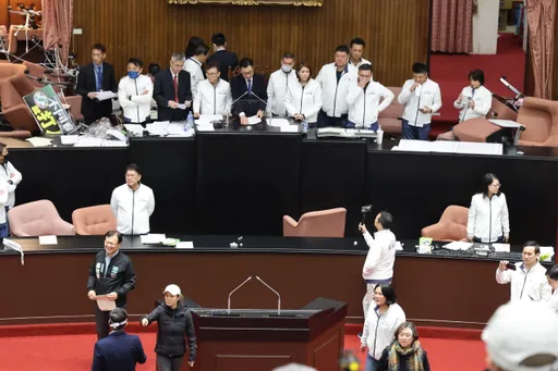 記者轟藍亂砍預算「採訪下午茶沒了!」他酸:恐連Wi-Fi都消失