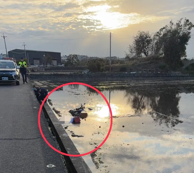 泰籍男子不明原因摔落水田身亡，警方調查釐清死因。翻攝照片