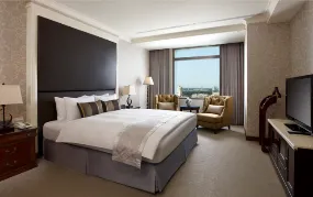 台中港酒店總統套房平日住宿券（含兩客早餐）價值6萬8000元。業者提供