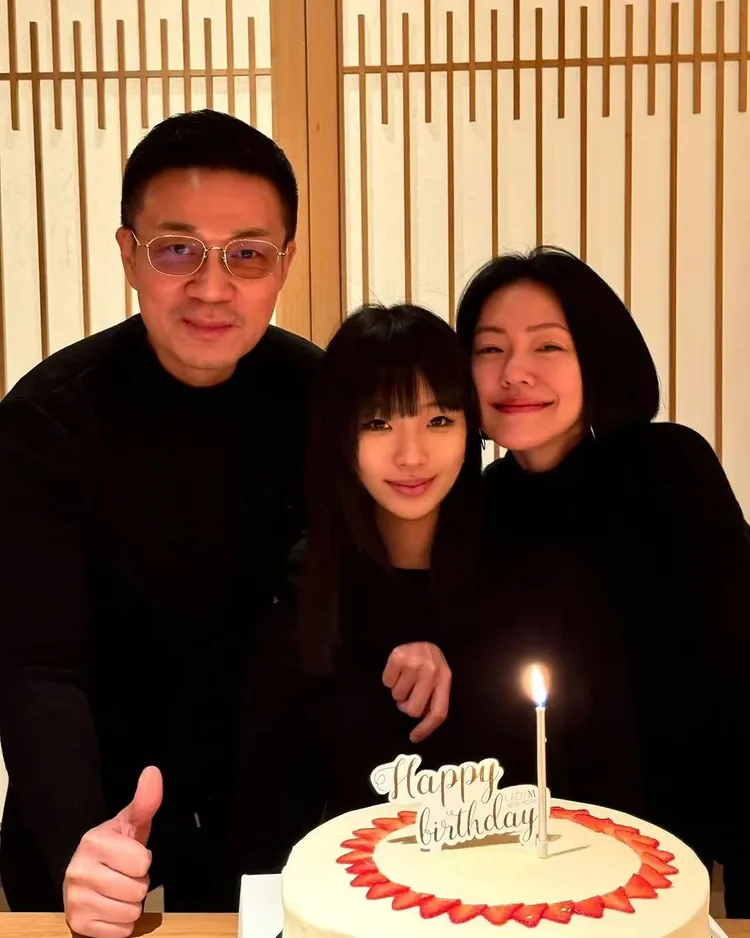 趁Elly返美前，小S與老公為女兒提前慶生。翻攝小S IG