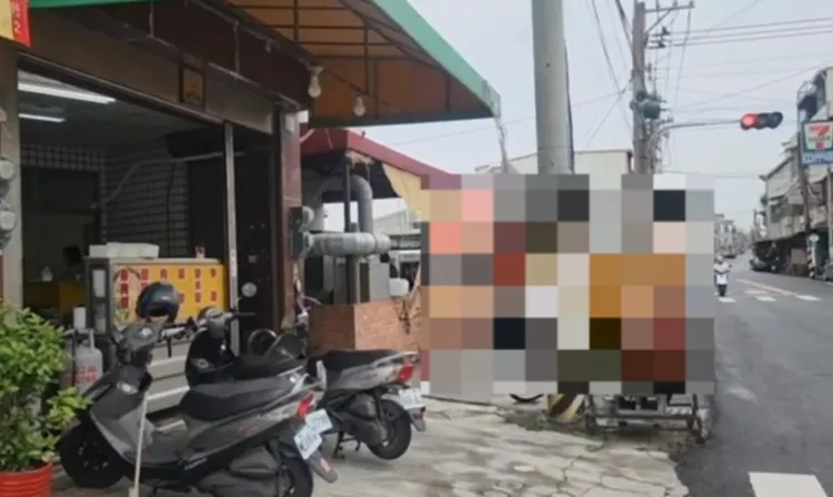 嘉縣衛生局派員稽查，發現有不符規定部分，要求店家限期改正，否則將依法開罰。民眾提供