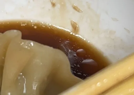嘉义蒸饺店酱料有蛆!民众喊恶 店家这原因反怪客人!卫生局限期改正