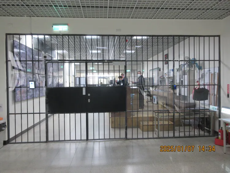 八德外役監三道管制門現況。八德外役監提供