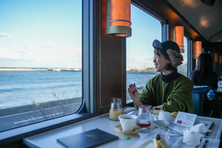 美食佐美景，舒心且愜意。田欣雲攝影