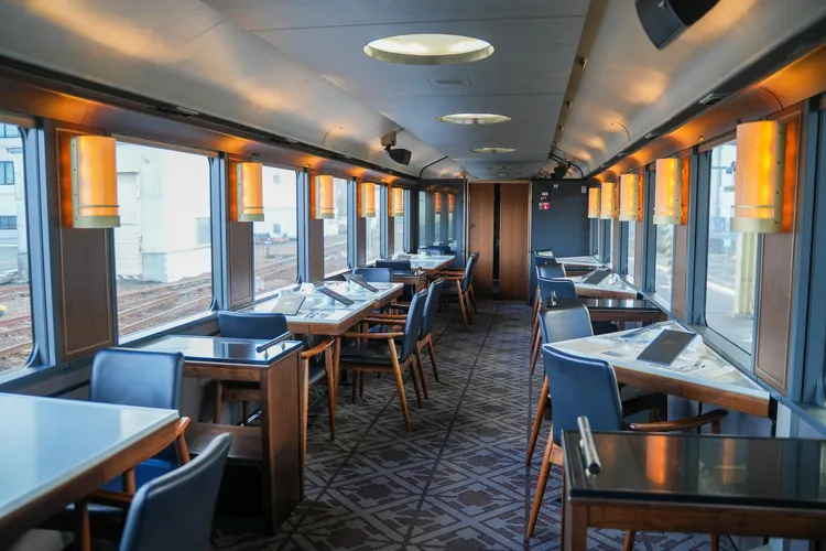 三號車廂為開放式餐廳座位。田欣雲攝影